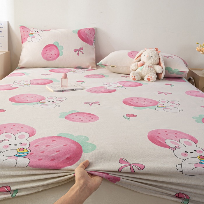 두꺼워진 낡은 거친 천 매트와 시트 - 딸기 토끼