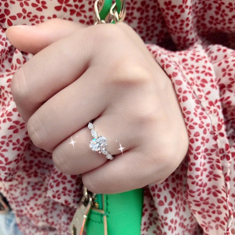 Anello con diamante a forma di uovo di piccione scintillante placcato in argento sterling, celebrità femminile di Internet, alla moda_voghion.com