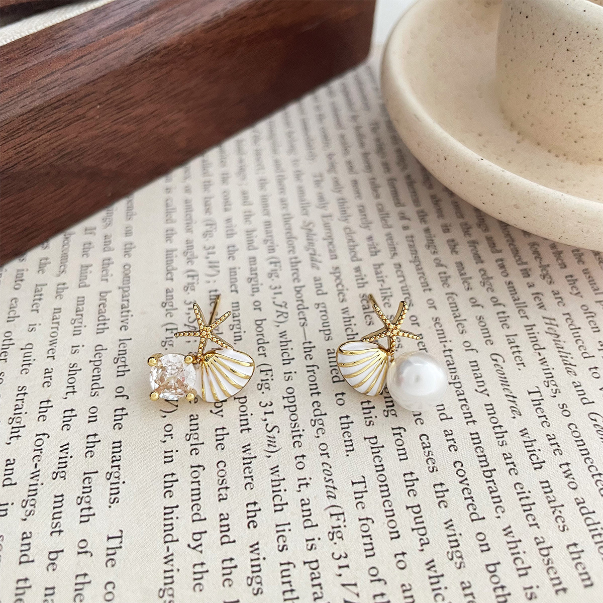 Cubic Zirconia And Pearl Stud Earrings For Everyday Wear_voghion.com