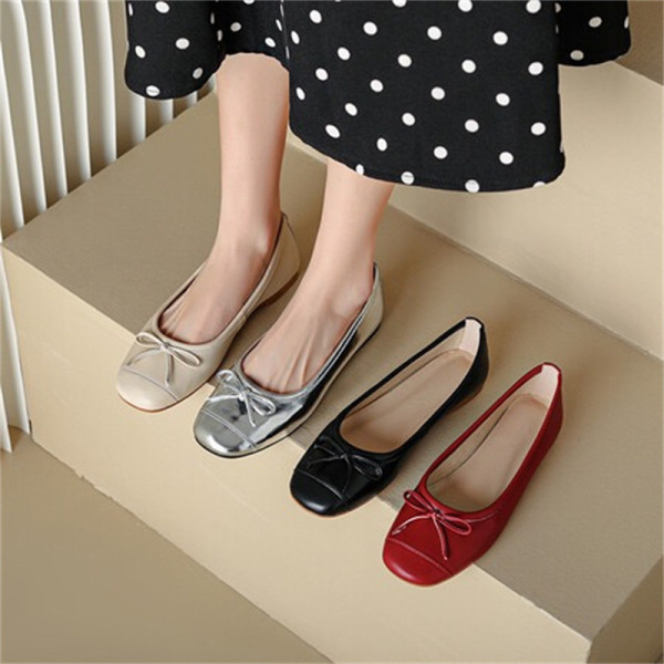 Universal red shoes with bow made of soft leather square toe flat…