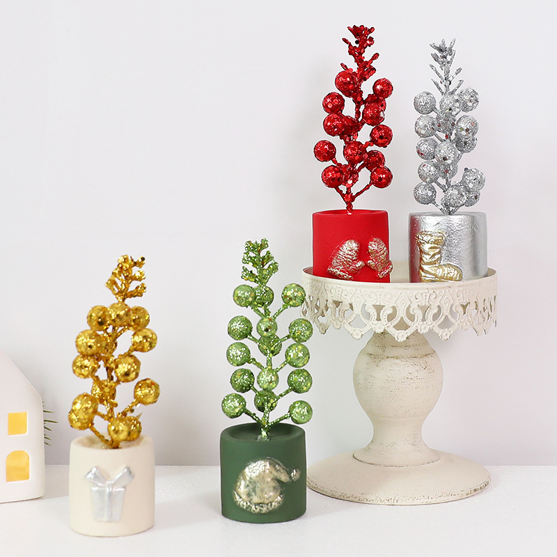 Scandinavian Christmas Red Fruit Cuttings Ornaments Christmas Simple Home Indoor Desktop Ins Style Decorative Furnishings in Stock