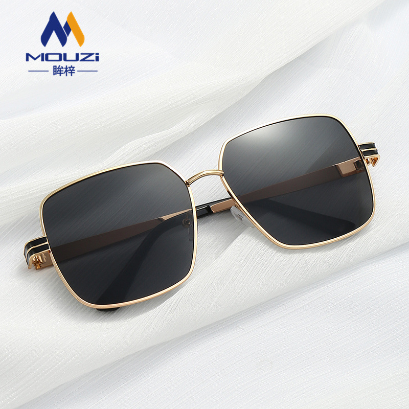 Retro fashionable brand sunglasses