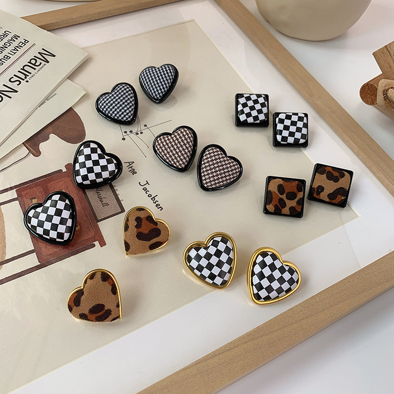 Heart-shaped Square Checkerboard Stud Earrings Wholesale Nihaojewelry display picture 12