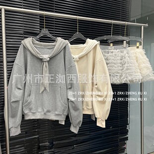 �����Ů�bһ���I�ɼ����l��Ů�ٴ����e�����ɳڸ����^����15489