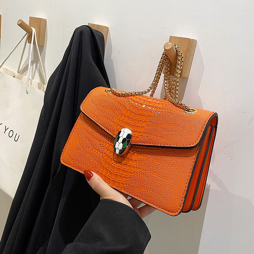 Crocodile-pattern women's bag, underarm bag, trendy chain-style small square bag—stylish European and American single-shoulder bag with a chic crossbody design.