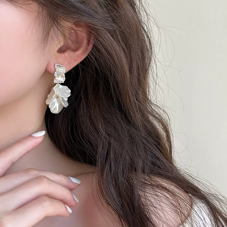 流苏贝壳花朵耳环小众设计感高级耳坠女夏季2023新款爆款耳饰耳钉