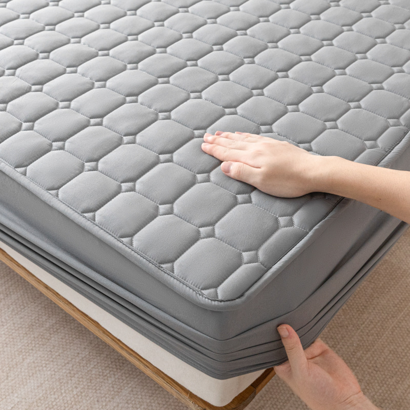 Cotton-padded bedspread with plush texture, suitable for exporting, cross-border washed, water-resistant, suitable for memory foam mattress protector.