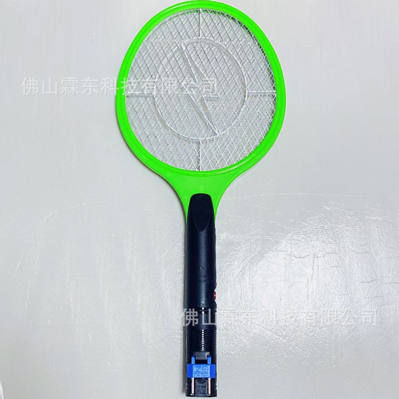 Matamoscas eléctricos recargables América del Sur y el sudeste asiático comercio exterior modelos explosivos modelos de rayos matamoscas eléctricos ventas directas de fábrica