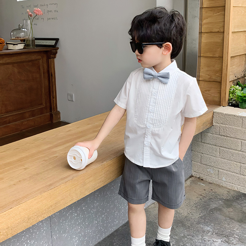 子供のしわのシャツの2021夏の新型の韓国版の半袖のシャツのファッションの中で男の子の子供服のショーの中で子供