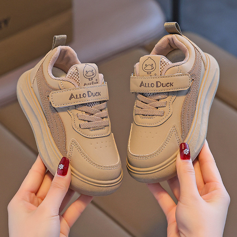 Zapatos blancos para niños y niñas 2025 primavera y otoño nuevos zapatos zapatos casuales antideslizantes para niños zapatillas de deporte de suela blanda para bebés