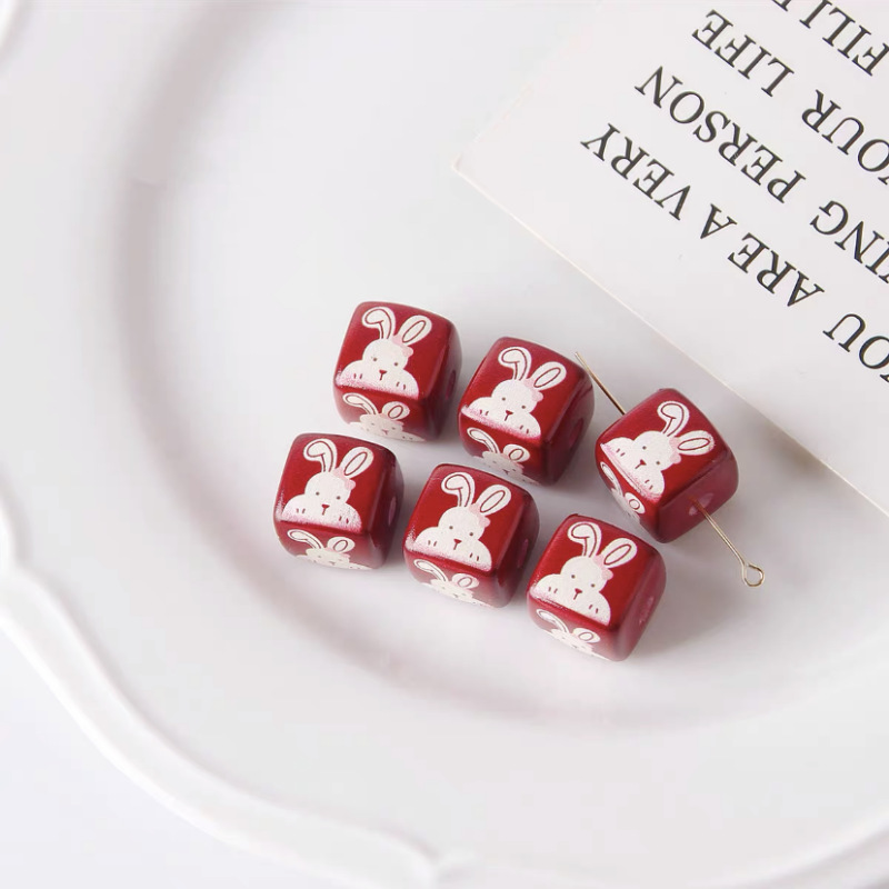 秋冬系の甘い四角の数珠の漫画はdiyの手作りの携帯のチェーンのinsのブレスレットのネックレスの材料の部品を印刷します。