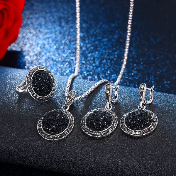 European and American Hot Fashion Black Ring Necklace Earrings Black Diamond Round Gravel Necklace Jewelry Set