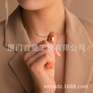 跨境欧美定制时尚简约S925银方牌字母吊坠项链盒仔锁骨链不锈钢