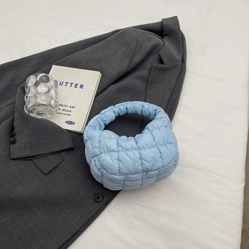 Bolso de nube a cuadros plisados coreanos al por mayor Bolso de axilas 2024 Nuevo estilo de plumón Mini bolso de moda