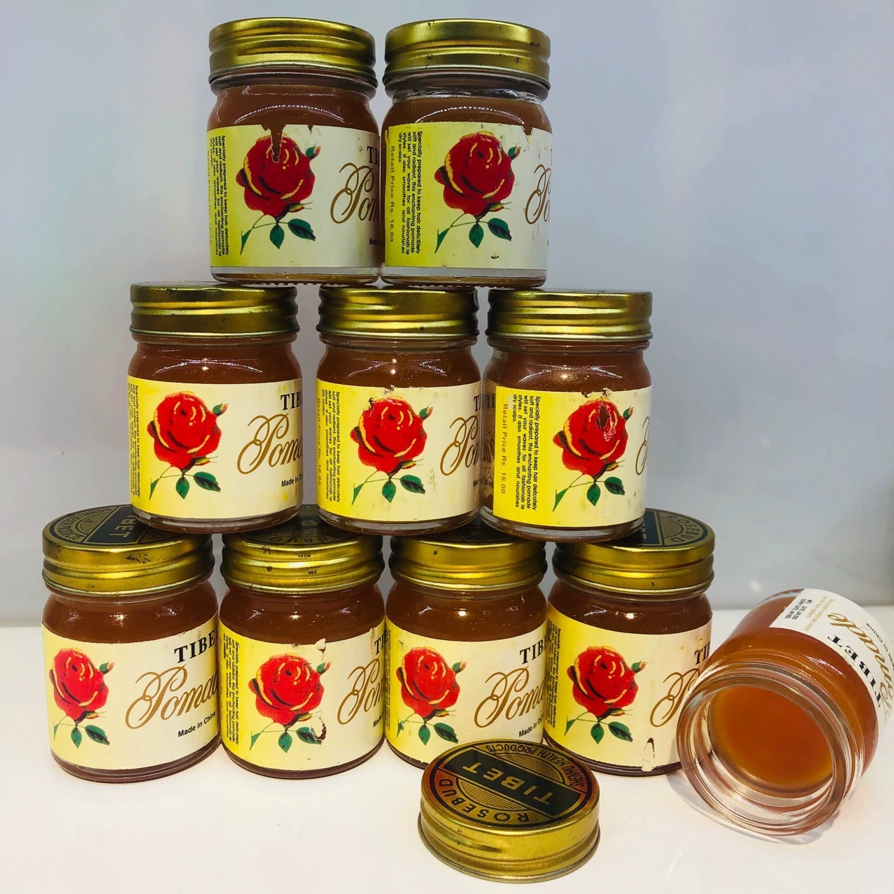 Розовое масло для внешней торговли имеет сильный аромат