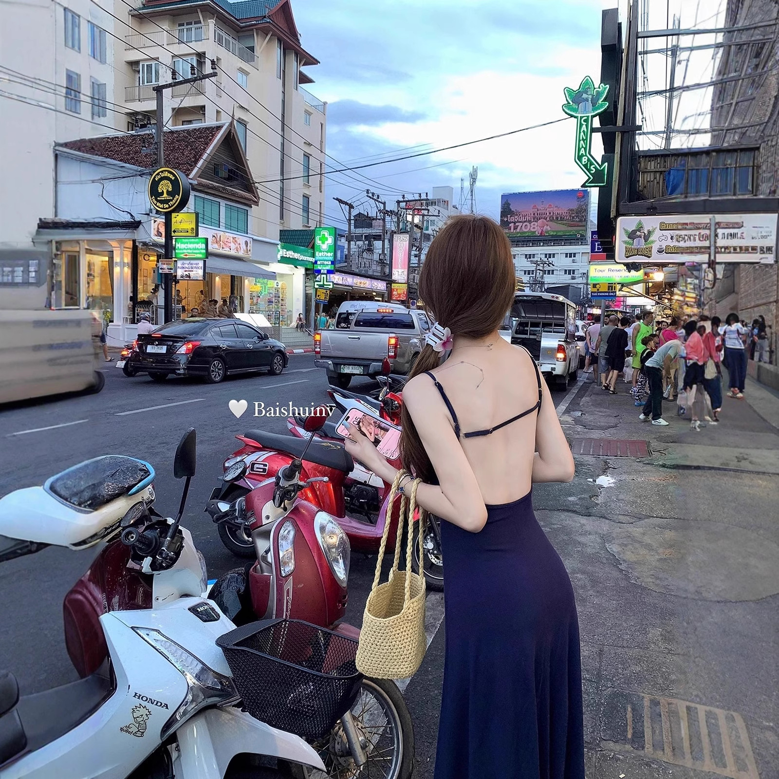 Early Spring Skim Backless Spaghetti Strap Dress for Women, Spring/Summer Vacation Casual Style, Slim Fit, Flowing Waist-cinching A-line Long Skirt