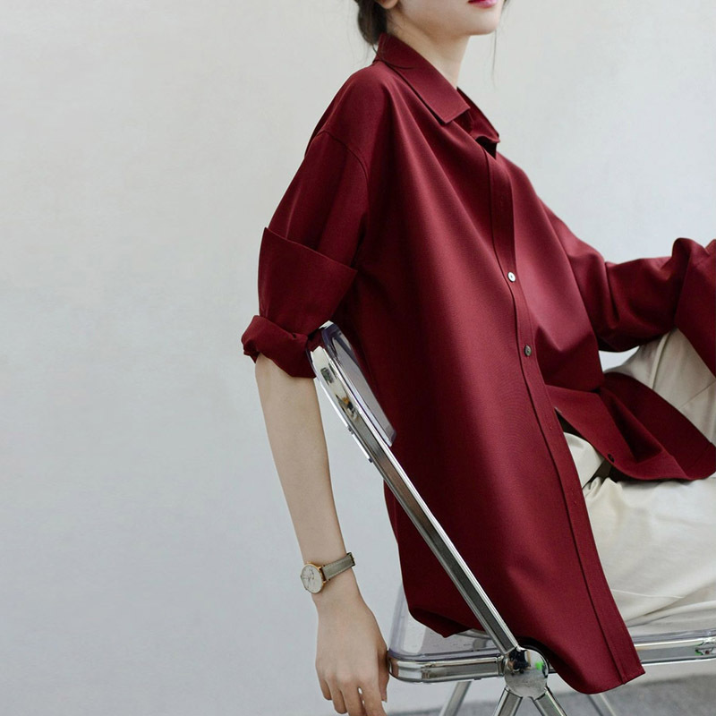 Practical and Stylish High-End Rouge Red Loose-Fitting Shirt for Women, Long-Sleeved Oversize Slightly Warm Matte Wrinkle-Resistant Top