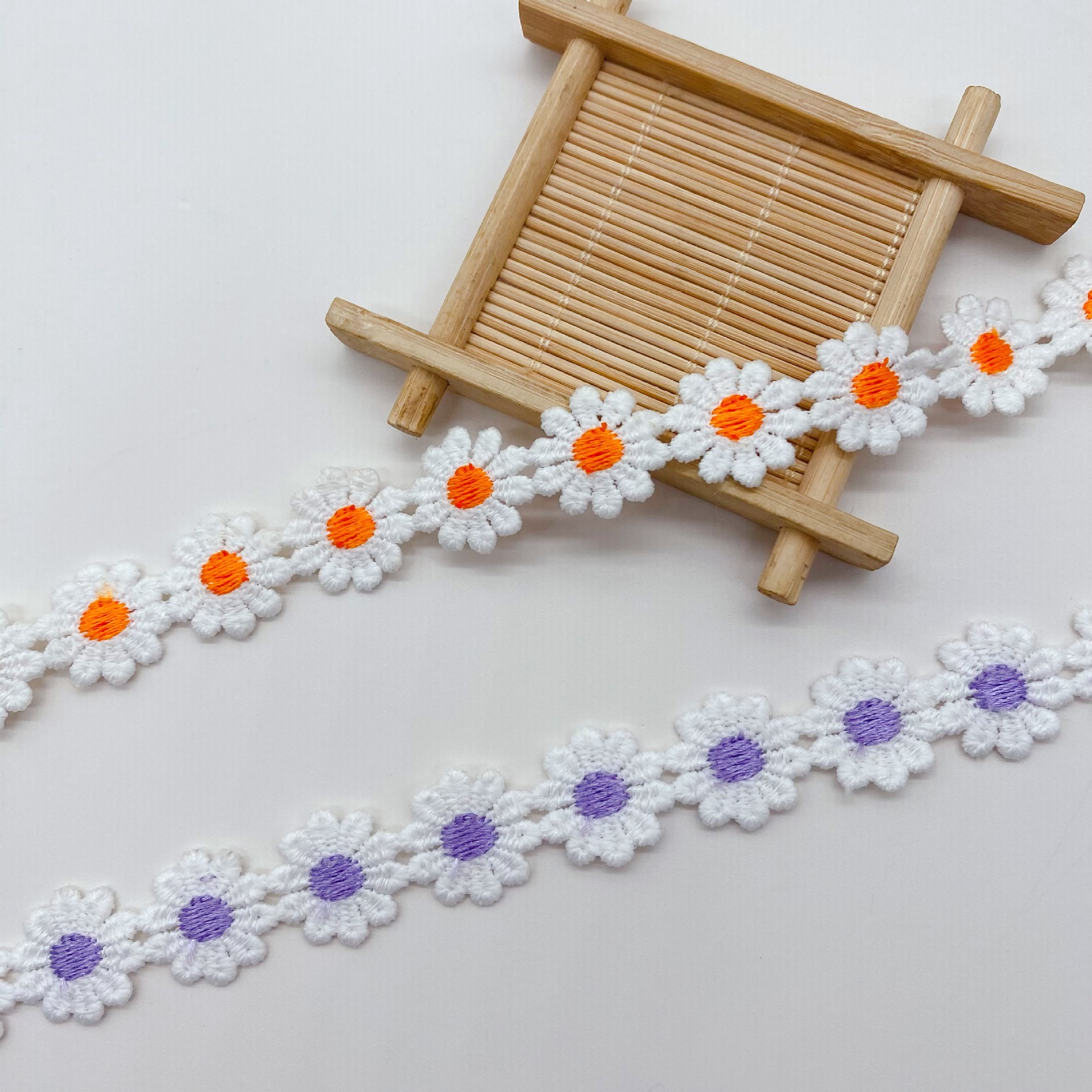 Dos colores de encaje Daisy código de barras Cadena de clavícula accesorios de joyería decorativos coloridos accesorios de ropa para niños encaje soluble en agua