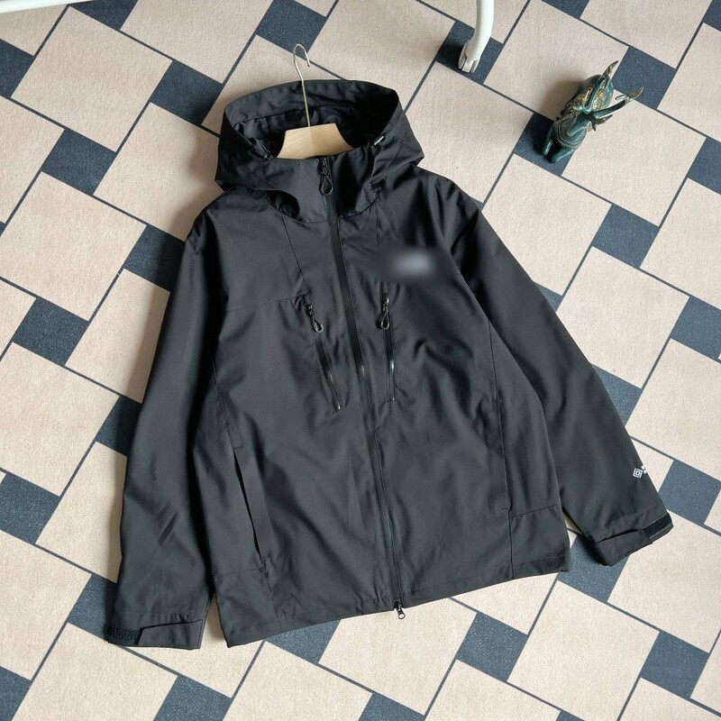 Spring and Autum New Outdoor Sports and Leisure Windbreaker Hooded Windproof and Waterproof Thin Jacket Jacket Suitable for the North