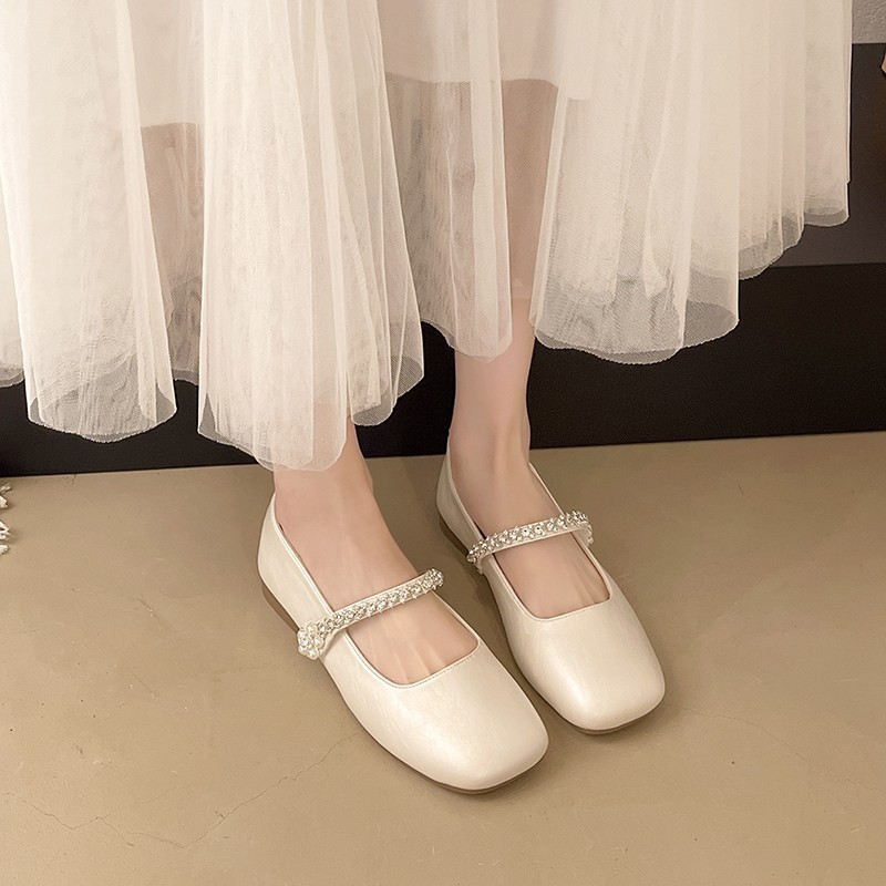 Cabeza cuadrada de verano francés 2026 zapatos de mujer nuevos zapatos de estilo poco profundo de la noche, una sola falda de una sola palabra con una sola parte plana suave