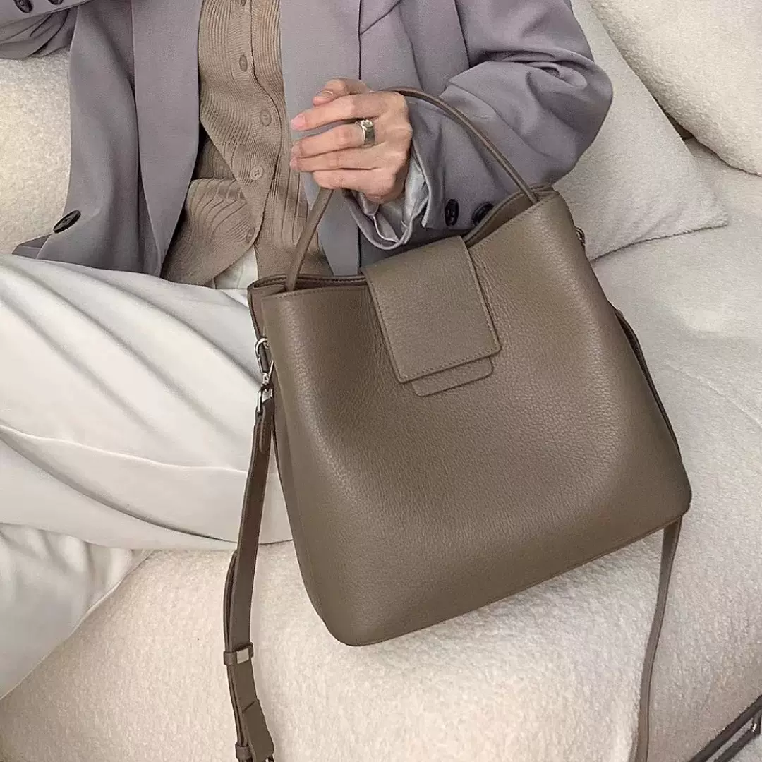 女士水桶包牛皮斜挎包时尚大容量单肩包工厂新款百搭通勤手提包