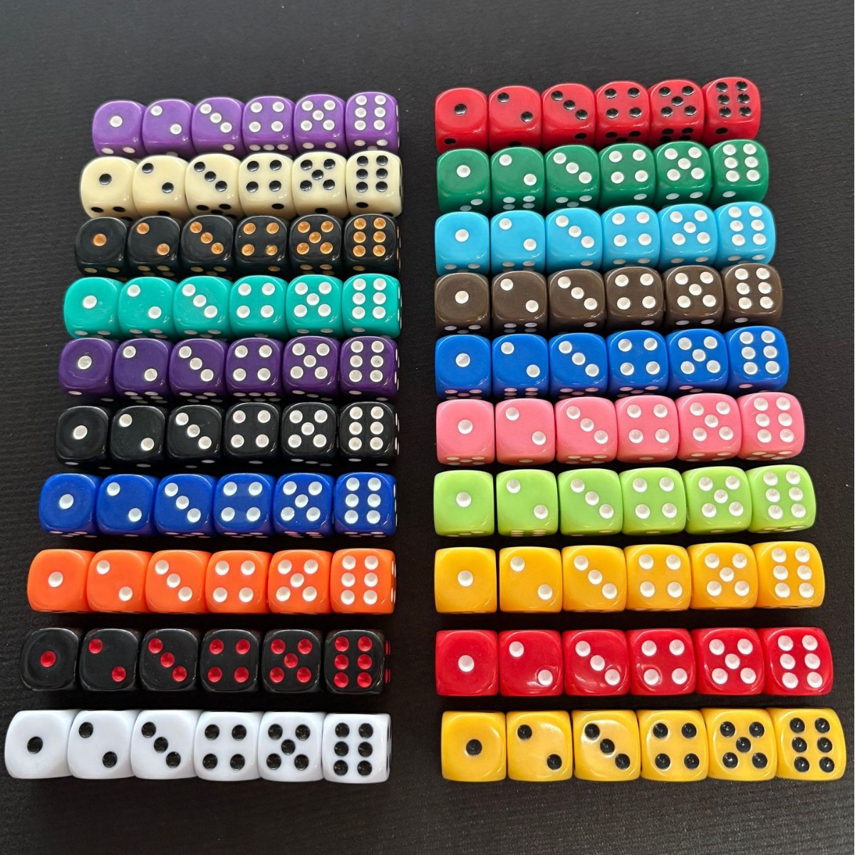 Solid Color 16mm Six-Sided Colored Rounded Corner Table Game Dice Accessories for Gaming, Entertainment, and Teaching, Made of Brand New Acrylic Material