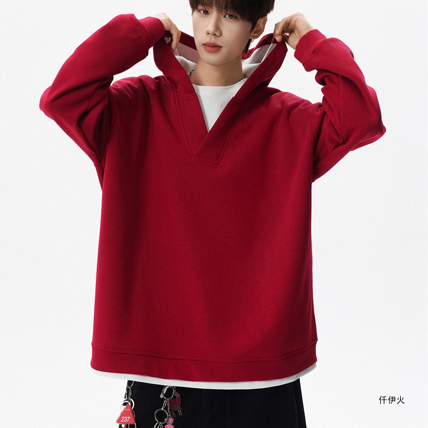 Men's hooded sweatshirt, faux two-piece design, heavyweight outerwear, loose fit, sporty V-neck, stylish and cool American-style hoodie for autumn