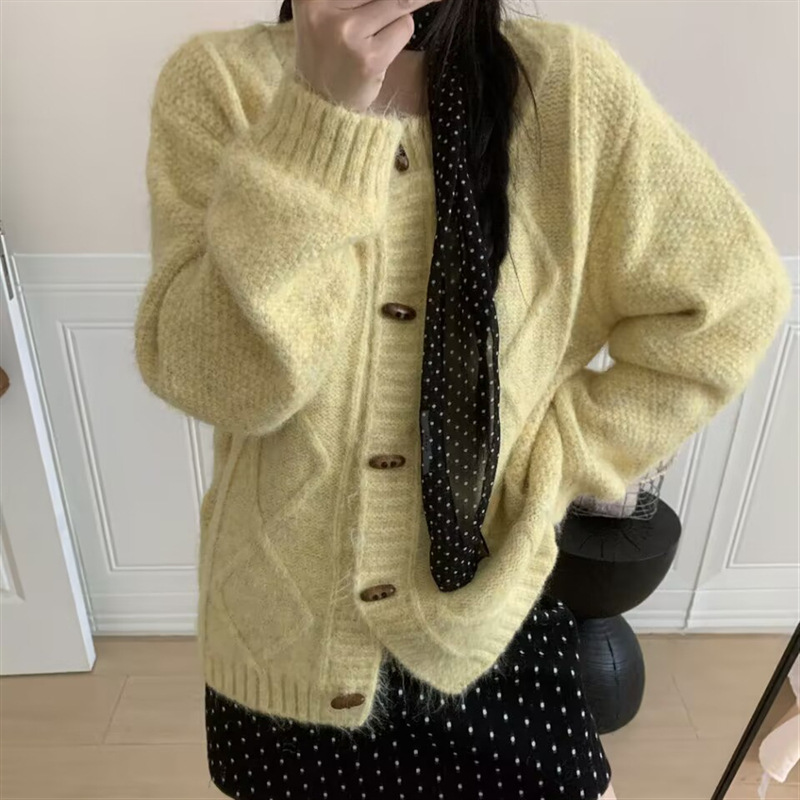 韩系氛围感穿搭牛角扣针织衫上衣外套女秋装新款减龄宽松毛衣开衫