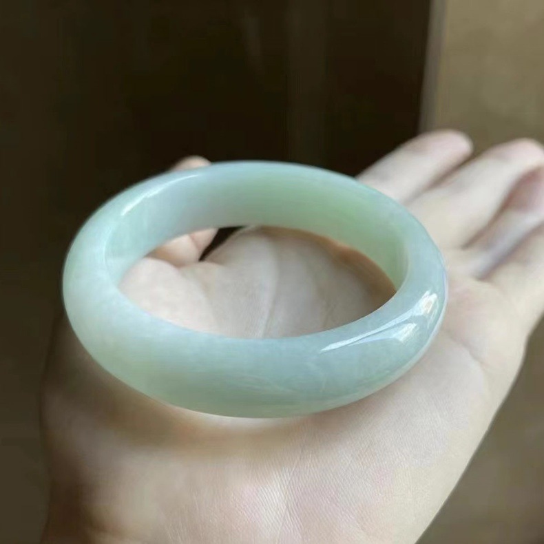 Vòng tay ngọc bích A hàng Myanmar cao cấp – đường kính trong 52–64 mm chi tiết 2
