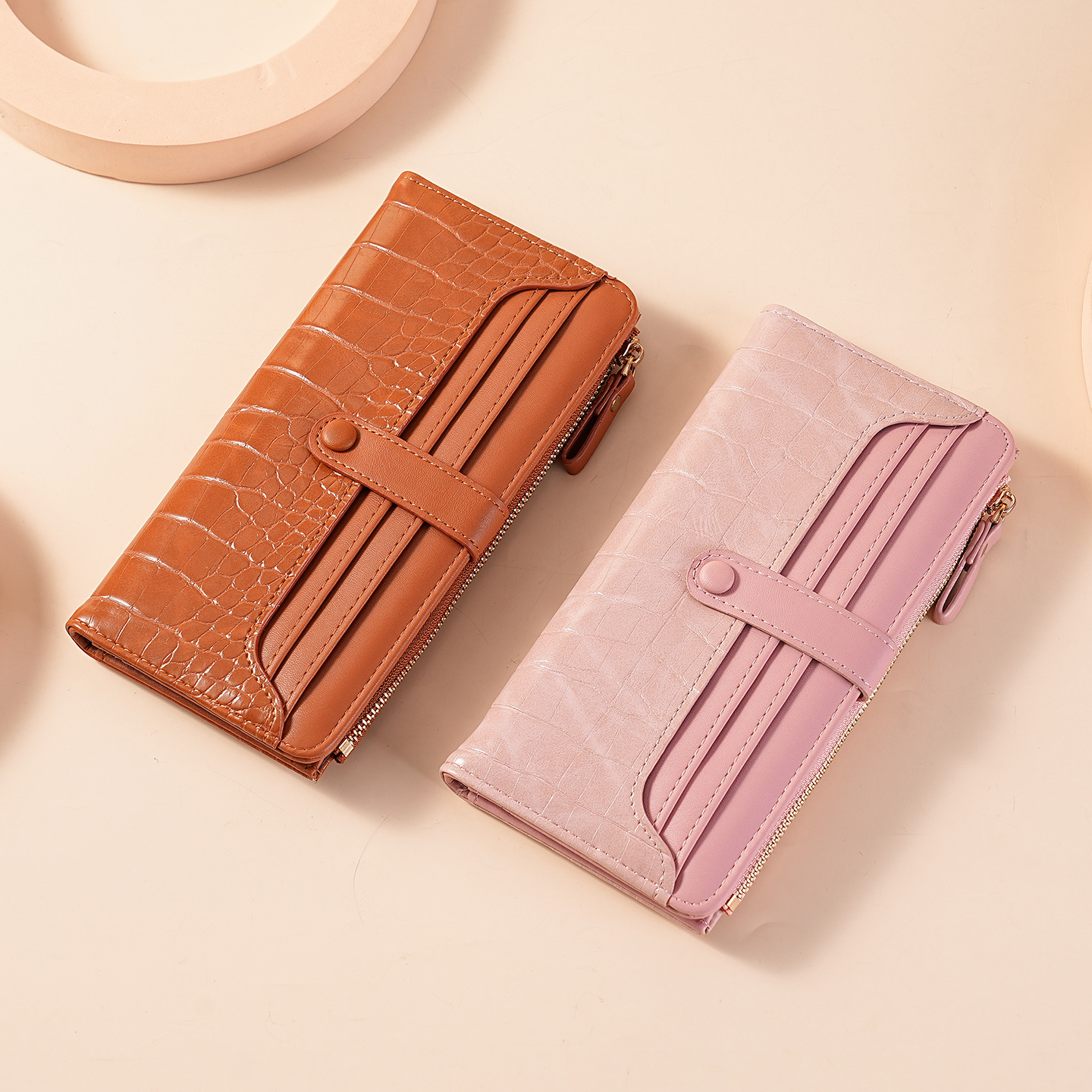 Cartera larga para mujer con textura cocodrilo