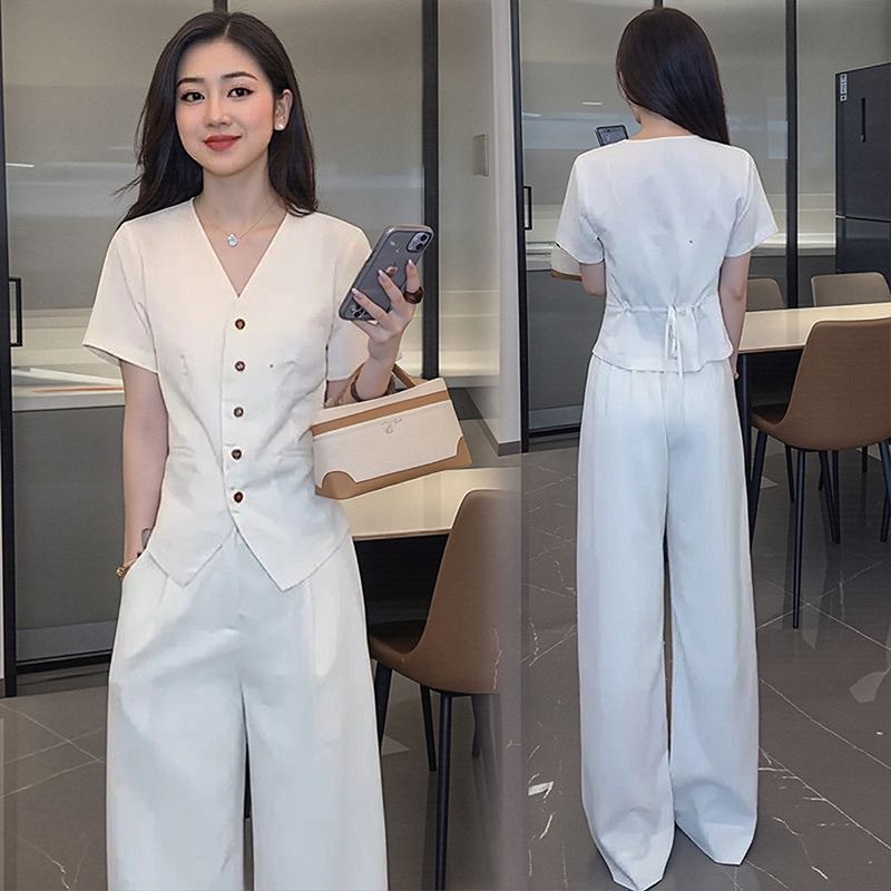 반팔 오프화이트 슈트