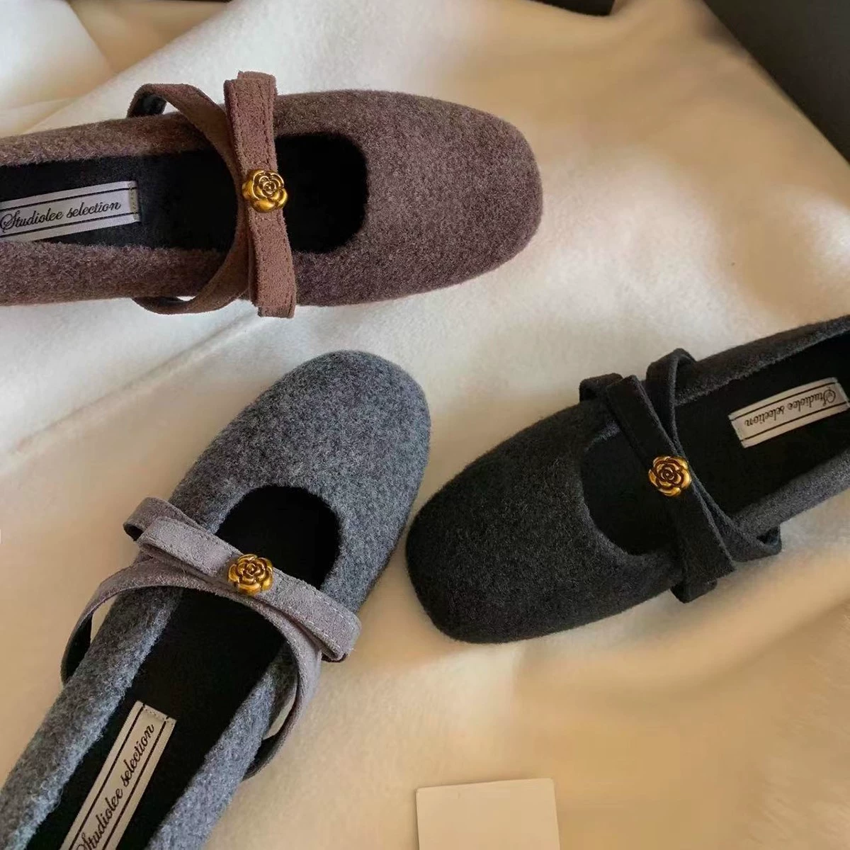 Виноградный размер с тем же цветом, немецко-тренировочные туфли, женские 2024 зимние новые дикие кроссовки на толстой подошве, повседневная обувь большого размера