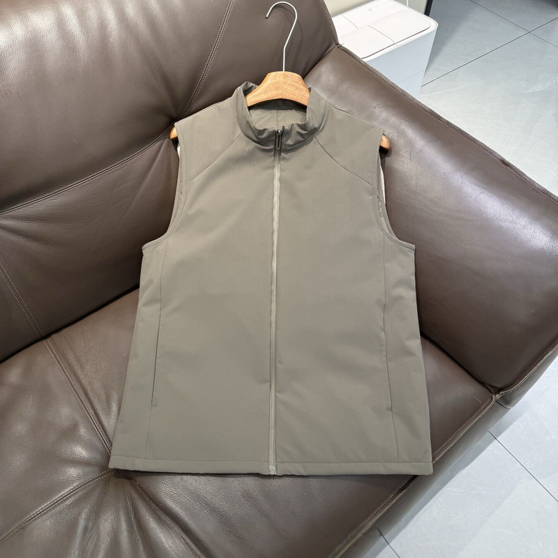 2026 new men's stand-up collar sleeveless vest outdoor windproof softshell casual versatile solid color commuter vest jacket
