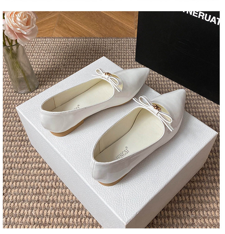 Giày búp bê nữ mũi nhọn khóa vàng nơ nhỏ, đế bằng gót thấp 1–3 cm — Trắng, màu đen chi tiết 17