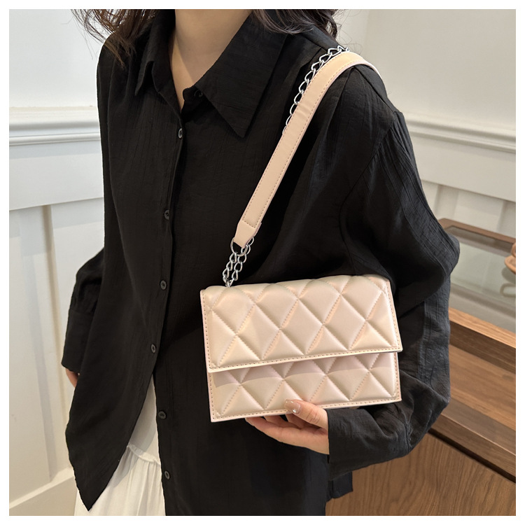 The 2024 autumn new French niche design chain small square bag, a fashionable macaron color single-shoulder crossbody bag undefined