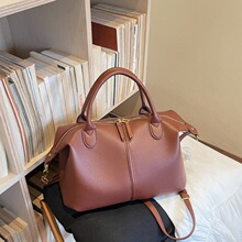 �羳���Ű���Ů��Լʱ�д�ɫ��Ƥ����б����ٴ�������������ذ�