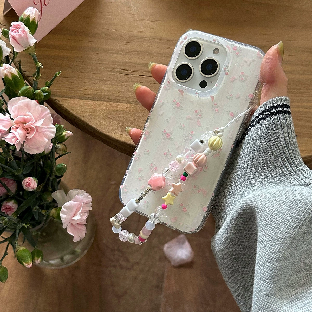 Чехол для телефона Apple iPhone 13/14 (совместим с iPhone 14 Pro), кружевной цветочный рисунок, вариант с ремешком