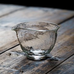 日本式創意ガラスの公道の杯のハンマーの紋様の透明なガラスの公杯のお茶の海の大きいサイズは茶器の均等な杯の工夫の茶器を分けます。
