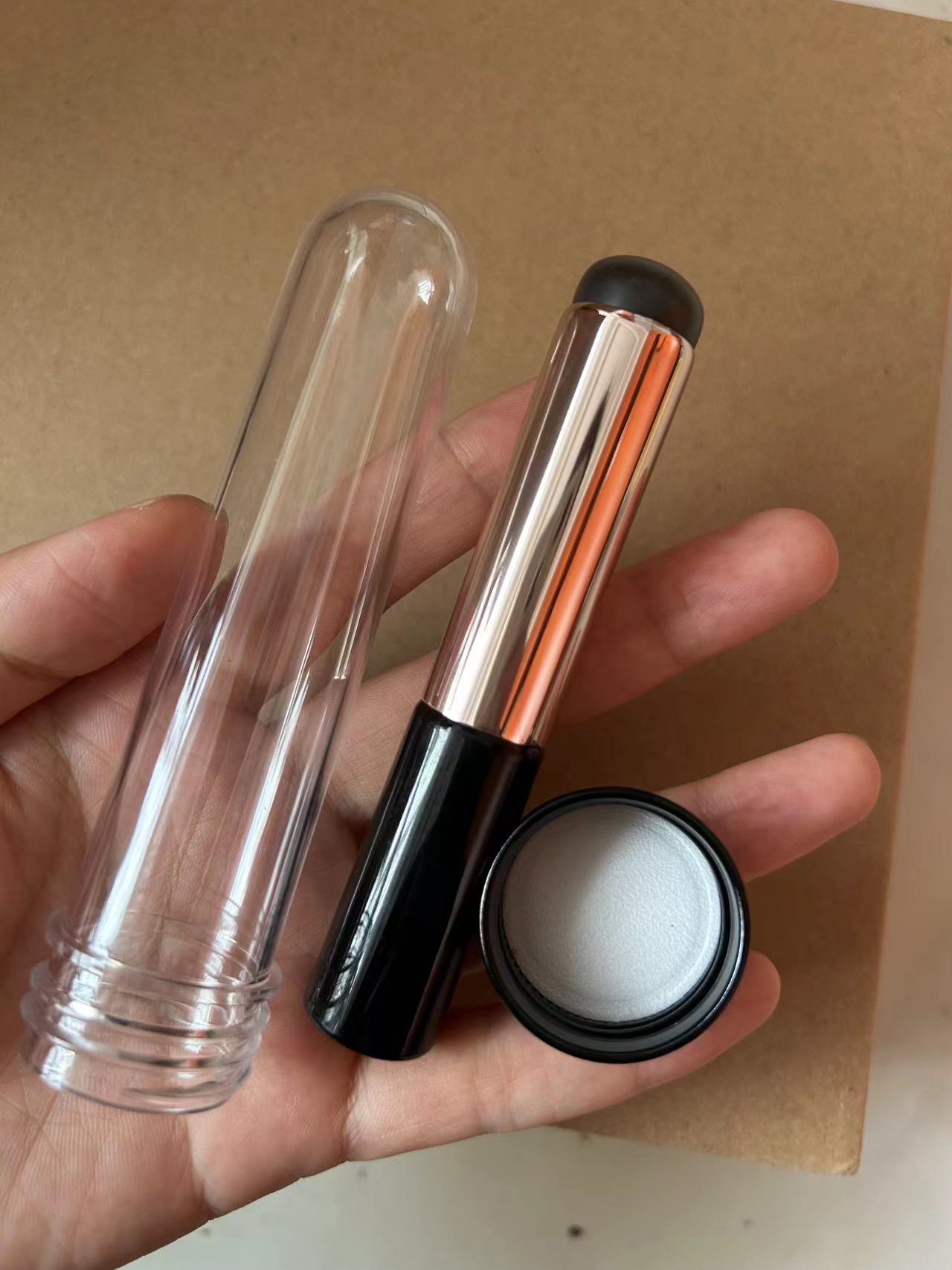 Lote original del fabricante de cabeza redonda de silicona mini cepillo de labios portátil sin costuras dedo del vientre lápiz labial cepillo corrector cepillo Q y cepillo suave