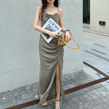 纯色吊带连衣裙女法式2024夏季新款设计师款轻奢褶皱修身抽绳长裙
