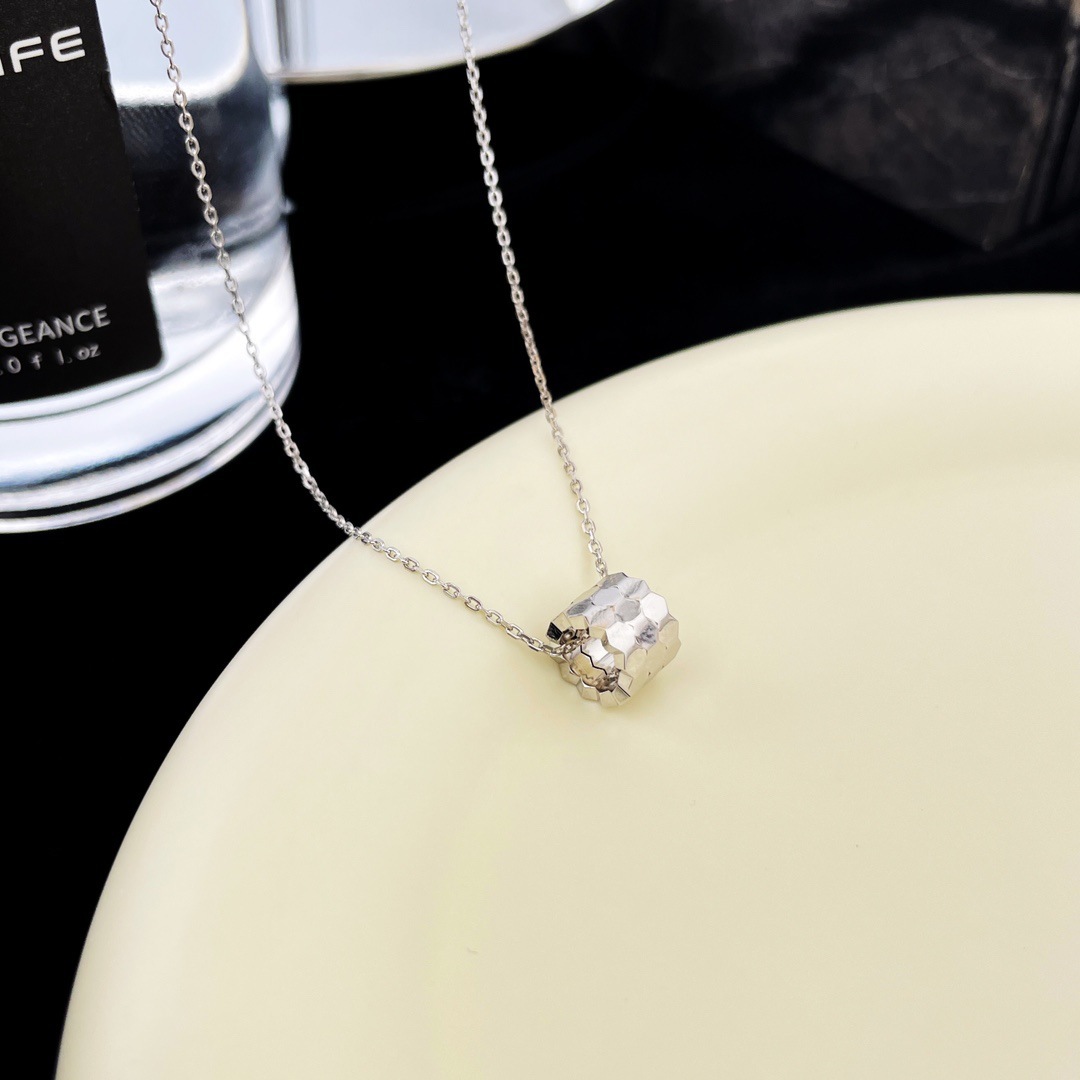 Golden version honeycomb diamond necklace, light luxury and niche necklace, female petite waist pendant, honeycomb collarbone chain_voghion.com