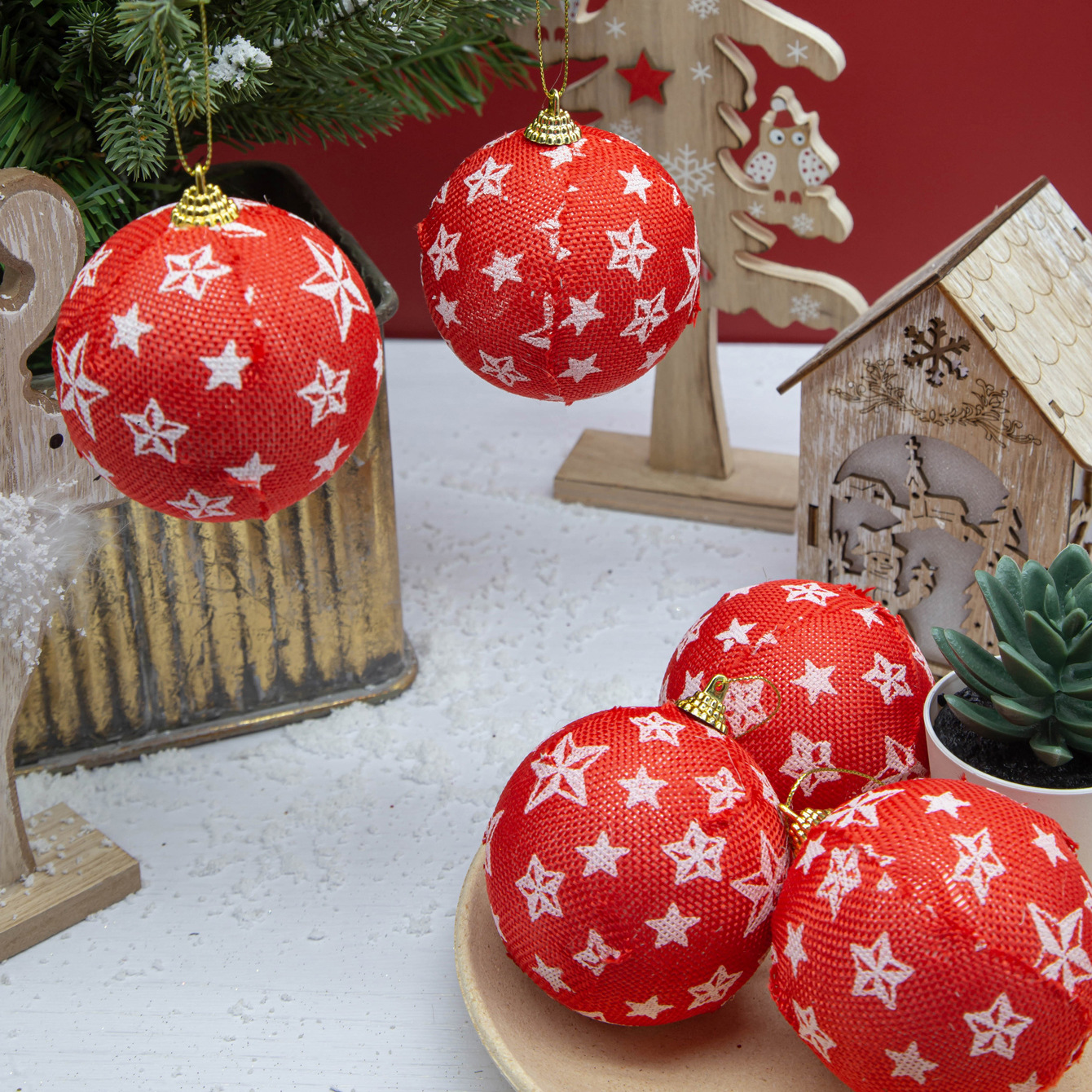 En stock decoraciones de Navidad colgante 8cm 6 piezas copo de nieve ELK estrella de cinco puntas de tela de impresión bola de espuma