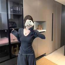 kumikumi简约燕麦色坑条V领长袖针织衫女装秋冬休闲显瘦打底上衣