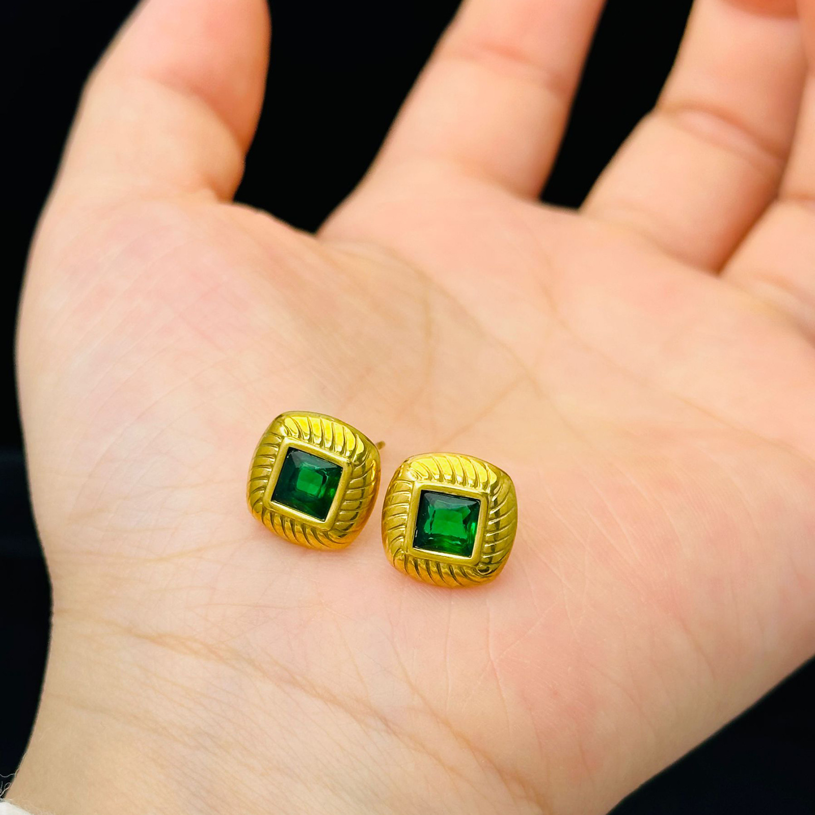 Un par de diamantes verdes