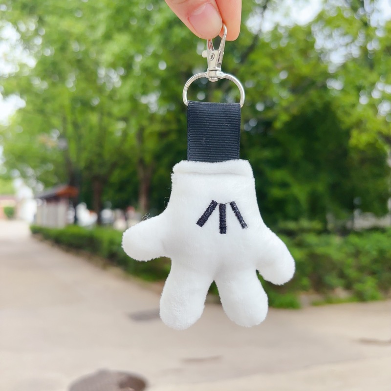創意の奇妙なぬいぐるみの手袋のペンダントはかわいいキーホルダーを飾っています。|undefined