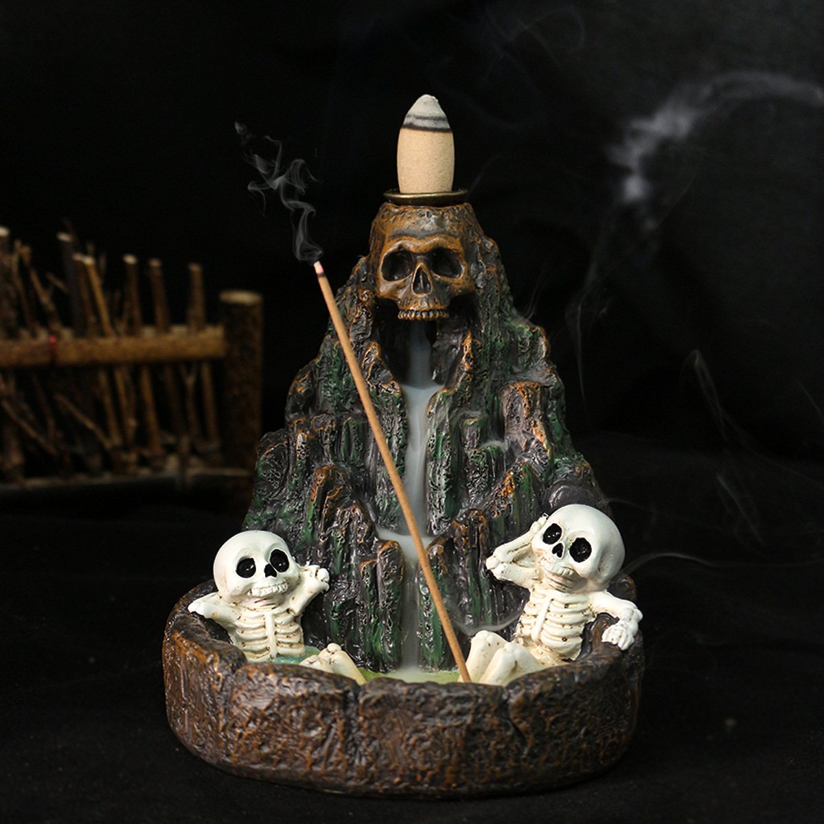 Halloween Skull Mountain Backflow Incense Burner Sandalwood Aromatherapy Burner Ceramic Resin Home Incense Cloud Incense Burner Available