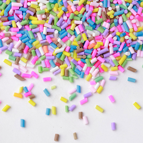 Simulated cream colored needle candy, colorful particles, soft ceramsite, bread crumbs, crushed sugar, chocolate silk cake decoration