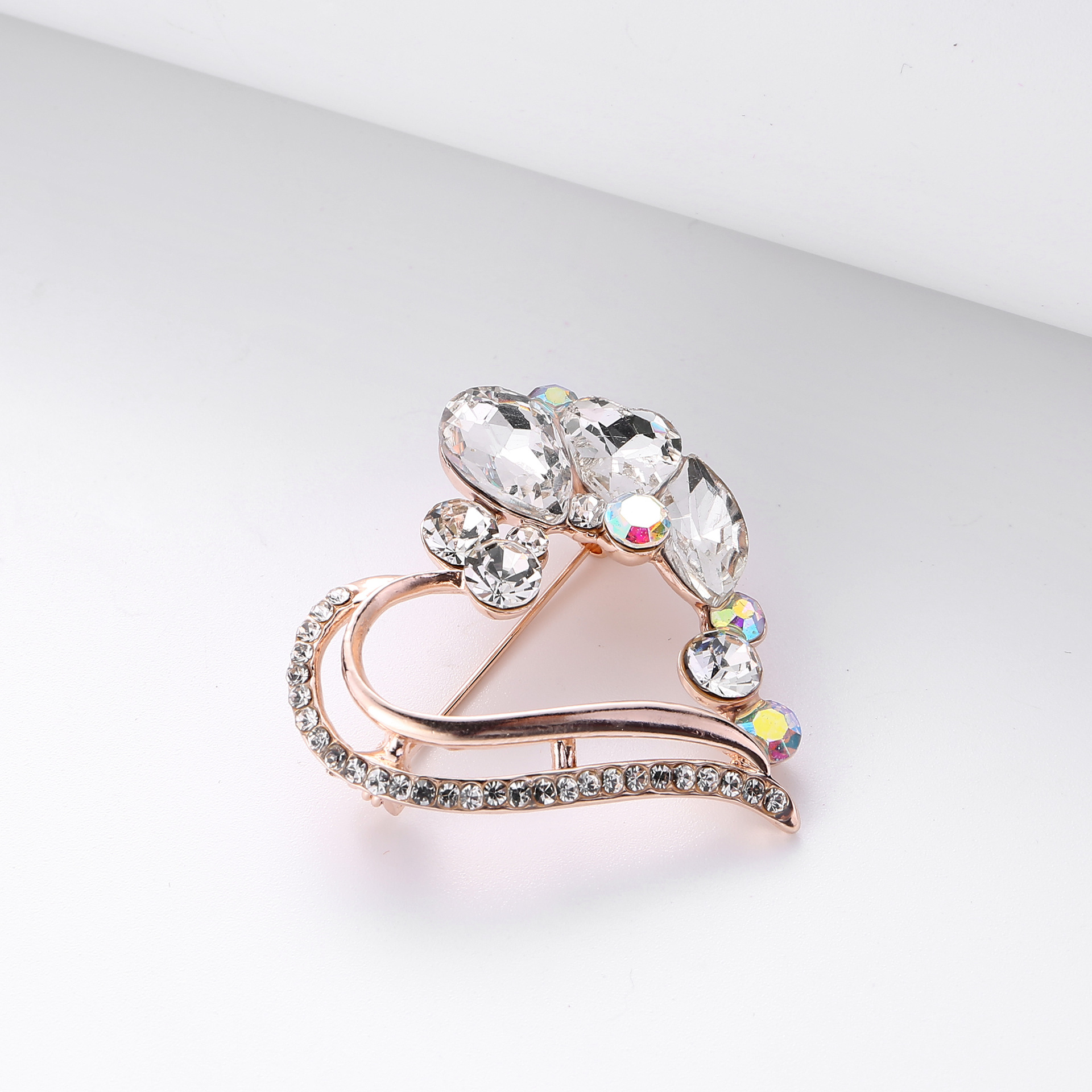 Women's Gender Elegant Pin Heart Shape Alloy Plating Zircon Women's Brooches