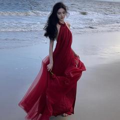 超仙小衆は首の網のワンピースを掛けてドレスの結婚式の敬酒服を着て外出します。