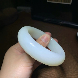 Jin Yutang Xinjiang Hetian Jade Sheep Fat Jade Bracelet White Runrun Oil Runrun Delicate Bracelet Type Elegant and Unique Atmosphere